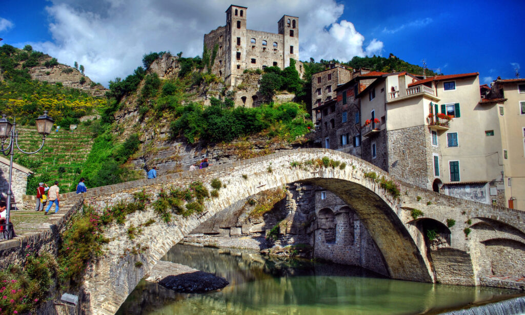The Old Bridge of Dolceacqua painted by Monet is a masterpiece of elegance and harmony