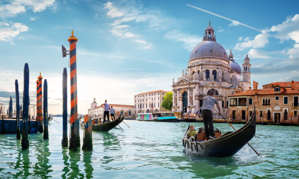 Plan a Gondola Ride during your incentive trip to Venice