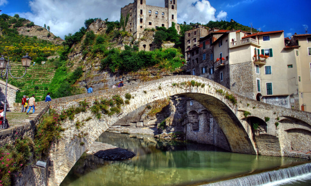 The Old Bridge of Dolceacqua painted by Monet is a masterpiece of elegance and harmony