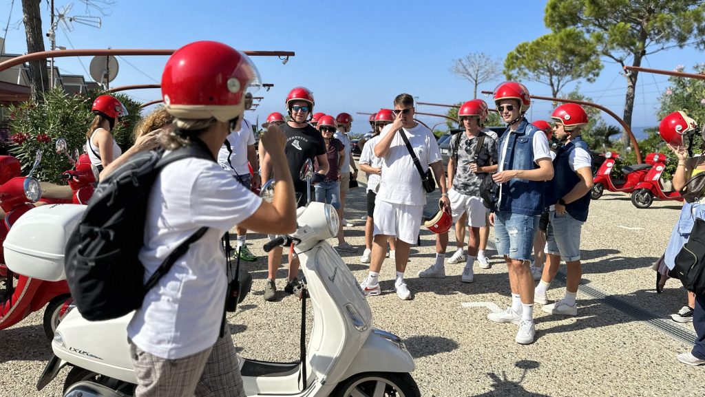 Team Akitivitä Vespa Tour